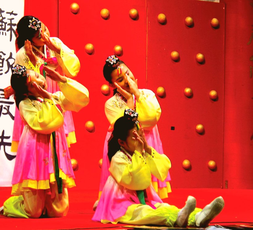 Traditional dancers in colorful hanbok